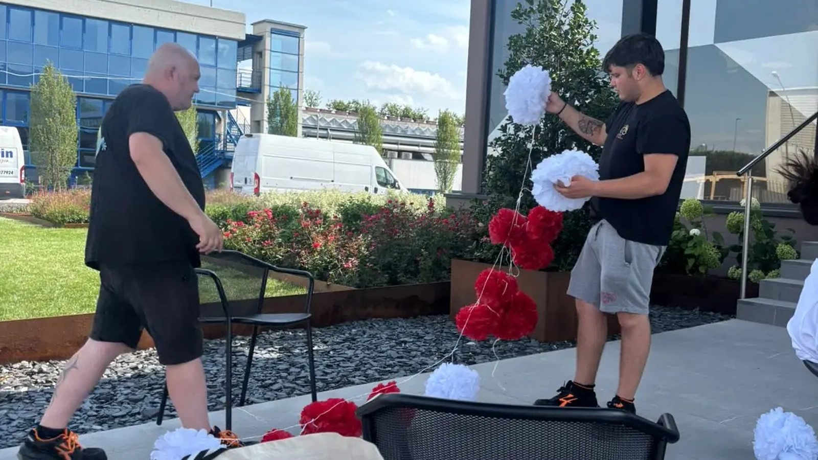 Servizio di facchinaggio e allestimento per un evento
