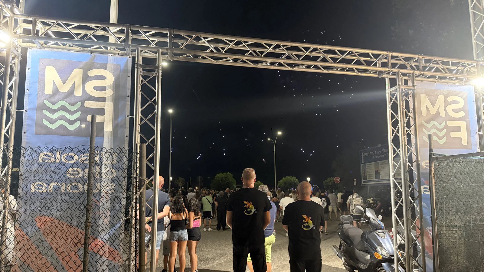 Addetti alla sicurezza e steward durante un evento
